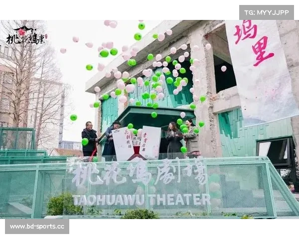 樱花雨下的经济蝶变:江城以奔跑姿态激活万亿级消费新图景 樱花雨下的经济蝶变:江城以奔跑姿态激活万亿级消费新图景