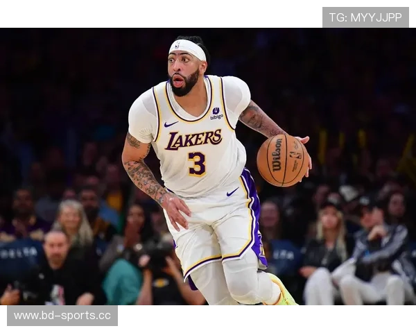 浓眉谈被交易电话以为玩笑称詹姆斯是否提前知情无关紧要并称备战