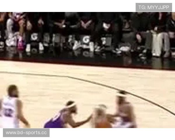 赛后采访：单枪匹马迎战三人防守这球太硬核令人惊叹